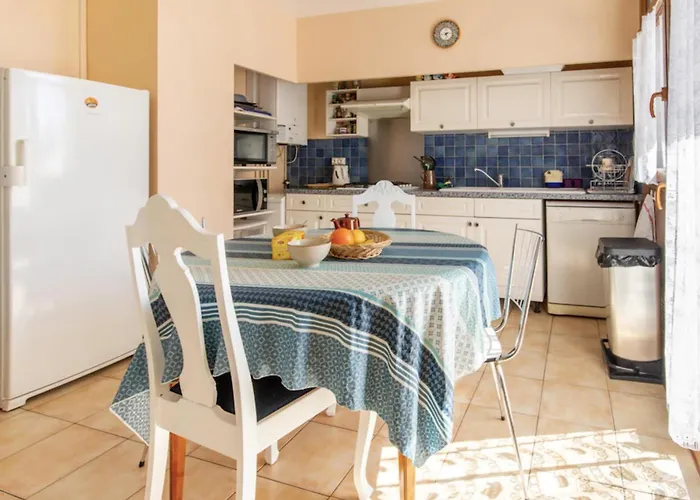 Spacious Air Conditionned With Balcony *